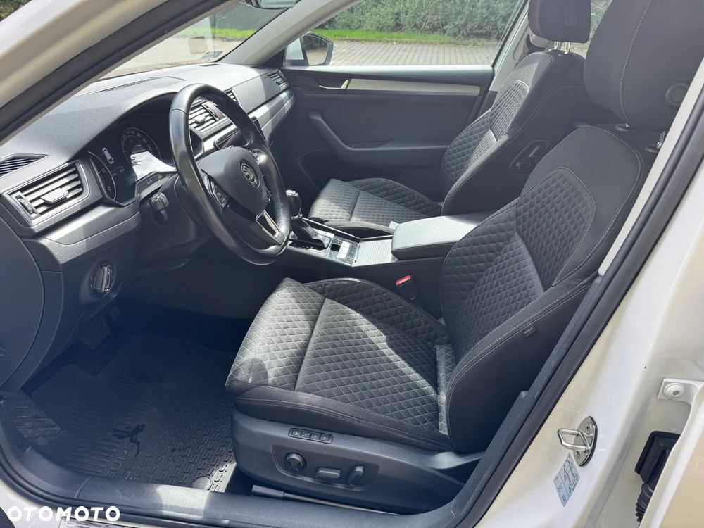 Skoda Superb 2.0 TDI 4x4 Style DSG - 10