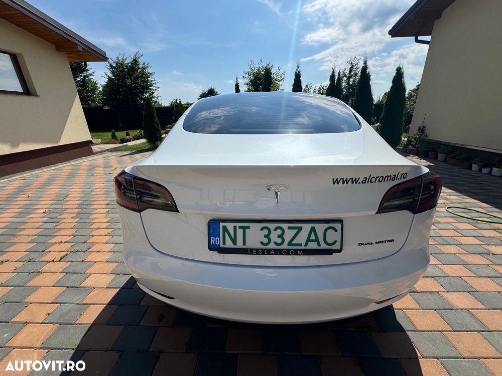 Tesla Model 3 - 4