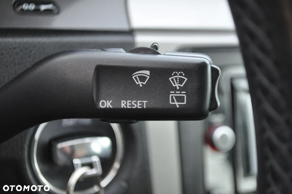 Volkswagen Passat Variant 2.0 TDI BlueMotion Technology DPF Highline - 20