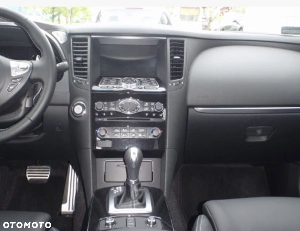 Infiniti FX FX30d Black & White Edition - 4