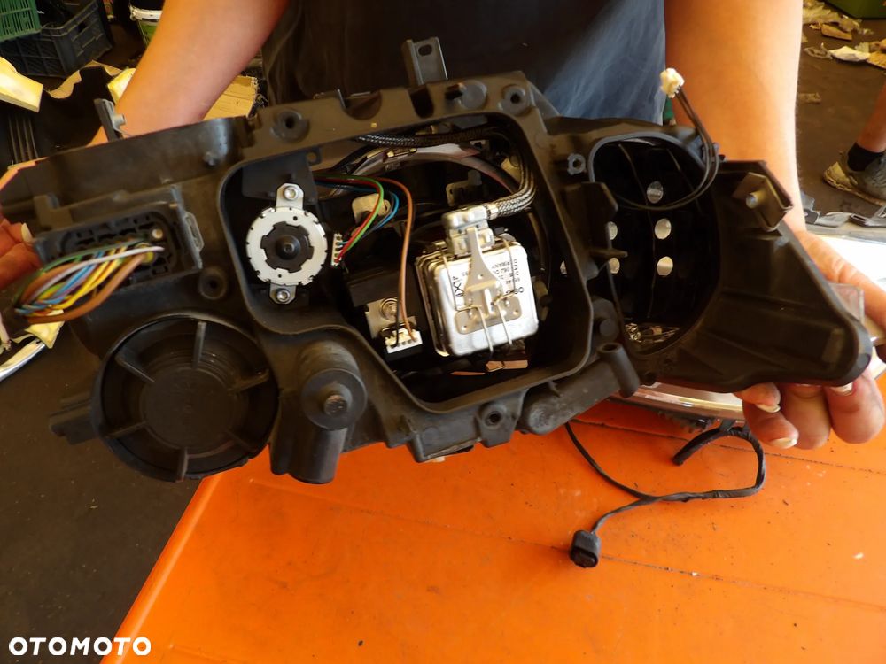 BMW - E90 - BIXENON - LIFT - LEWA LAMPA PRZEDNIA - UK - 7202585 - 6