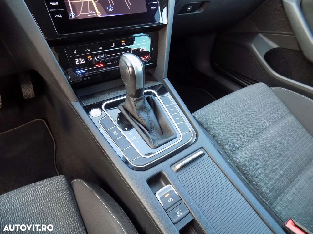Volkswagen Passat Variant 2.0 TDI DSG Comfortline - 24