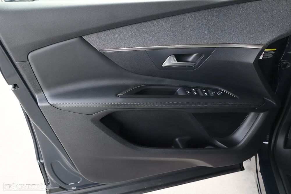 Peugeot 3008 PureTech 130 Stop & Start GPF EAT8 Roadtrip - 16