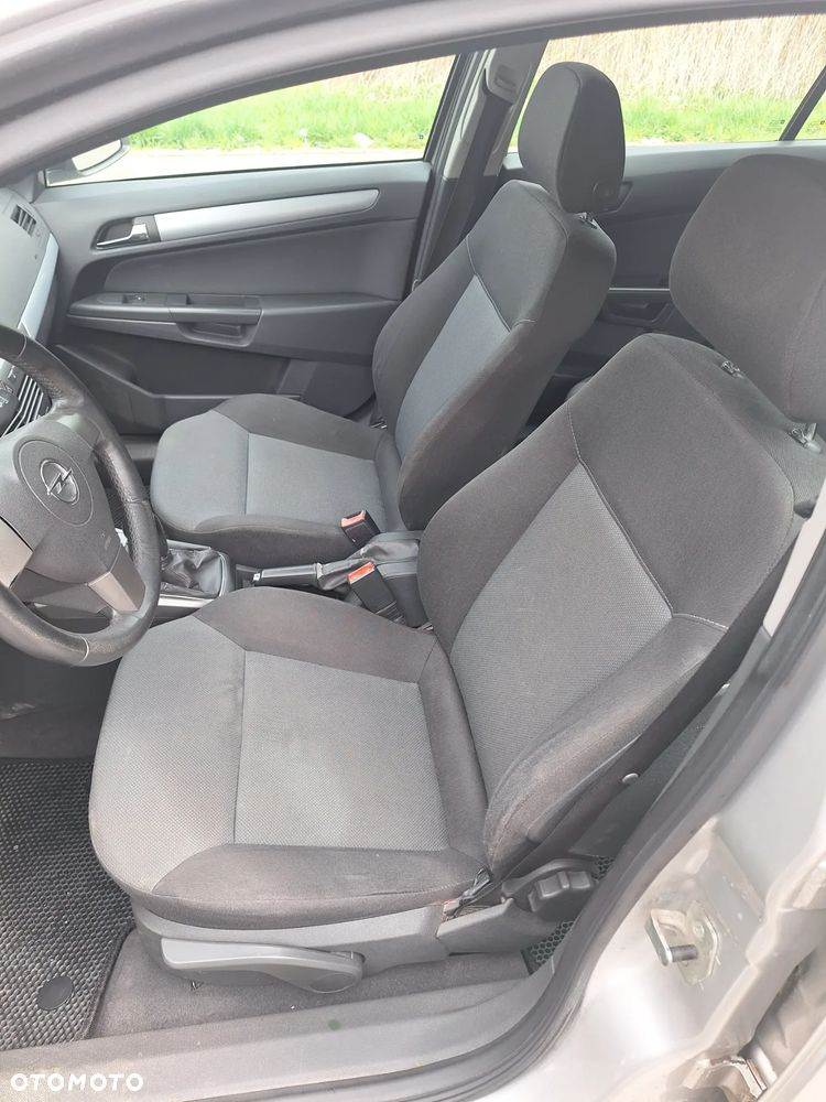 Opel Astra III 1.9 CDTI Essentia - 12