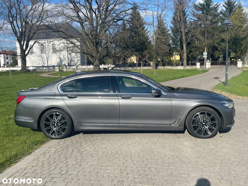 BMW Seria 7 740Le iPerformance - 11