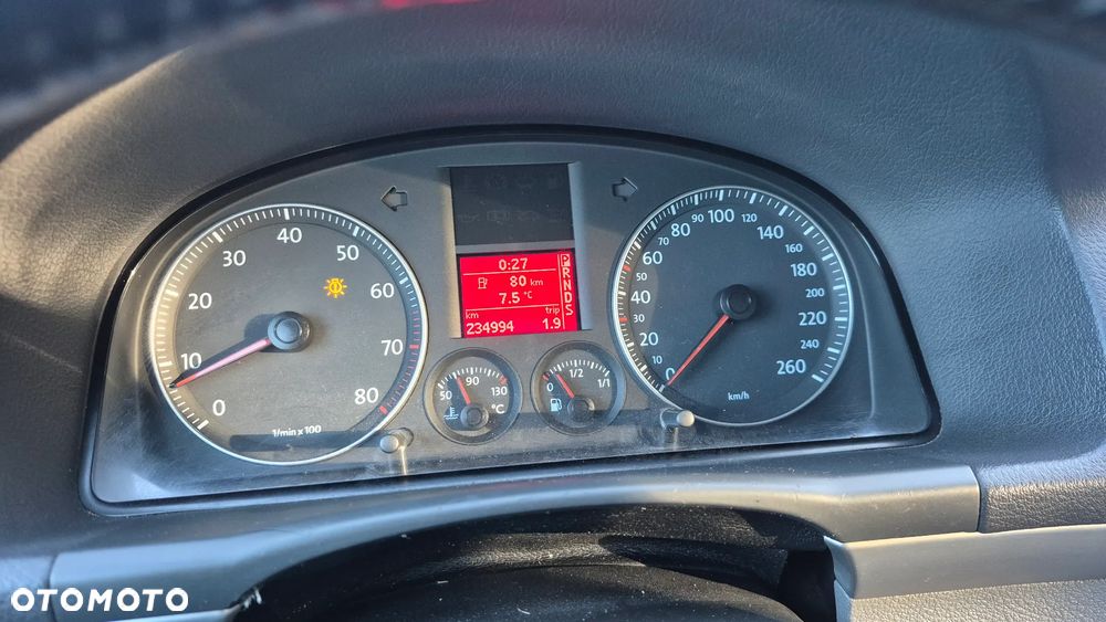 Volkswagen Touran - 18