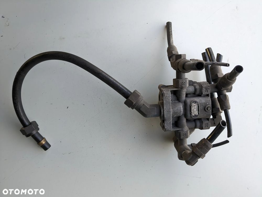 ZAWÓR 4-OBWODOWY WABCO SCANIA 4 9347141280 - 3