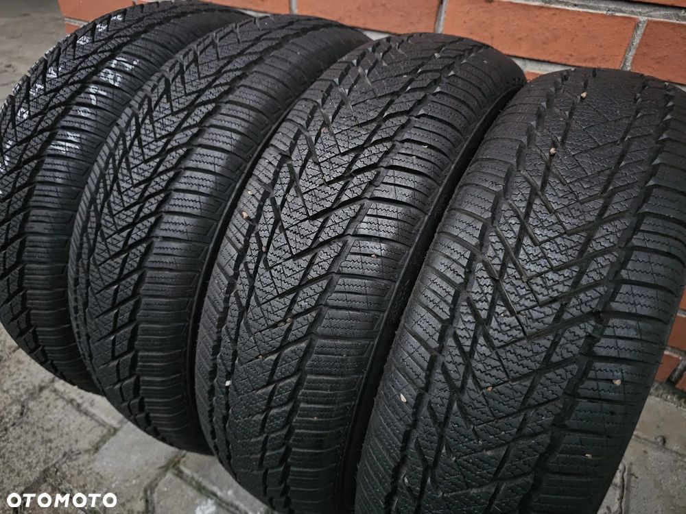 (O182) 175/65R14 82T 7,5mm 24r / Royalblack Royalwinter HP - 3