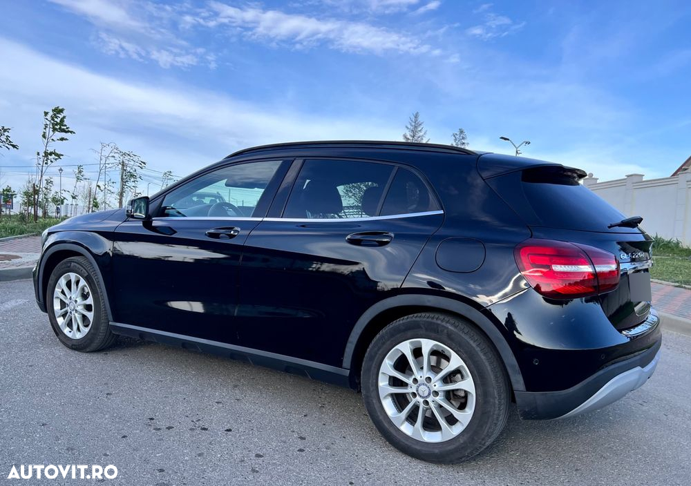 Mercedes-Benz GLA 220 d 4Matic 7G-DCT - 5