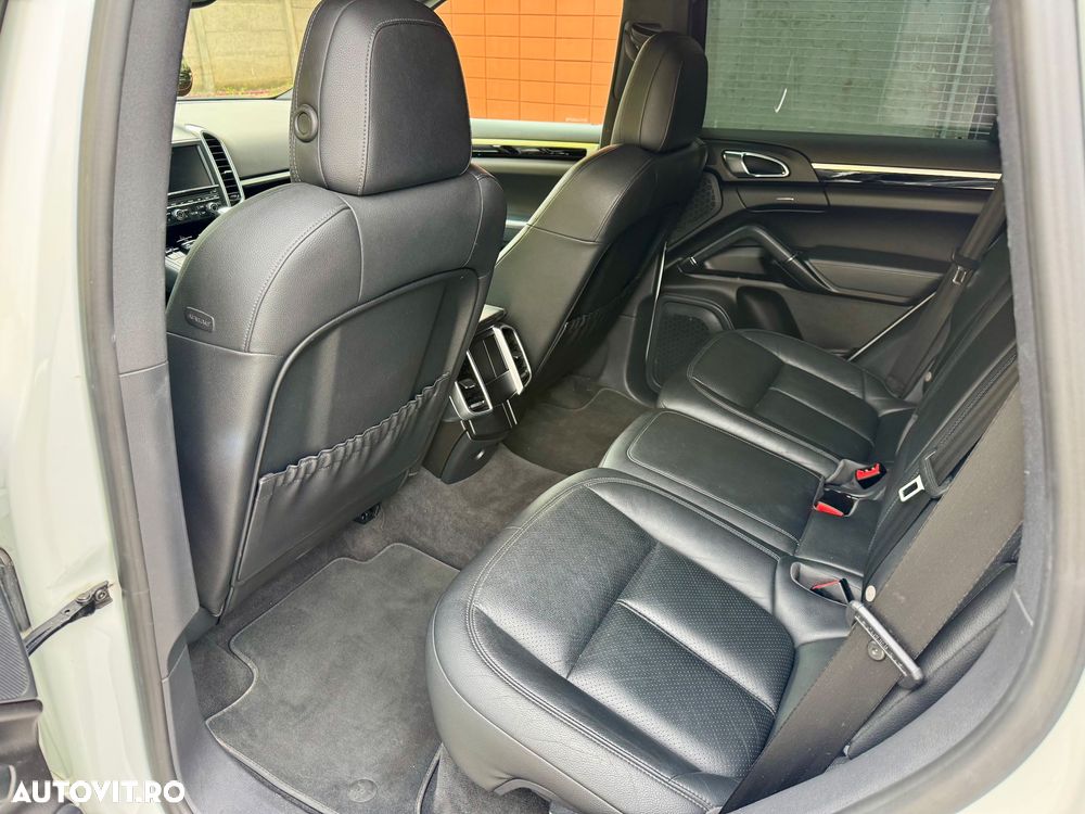 Porsche Cayenne Diesel Platinum Edition - 29