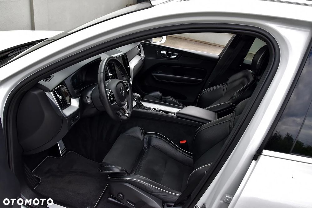 Volvo XC 60 D4 R-Design - 18