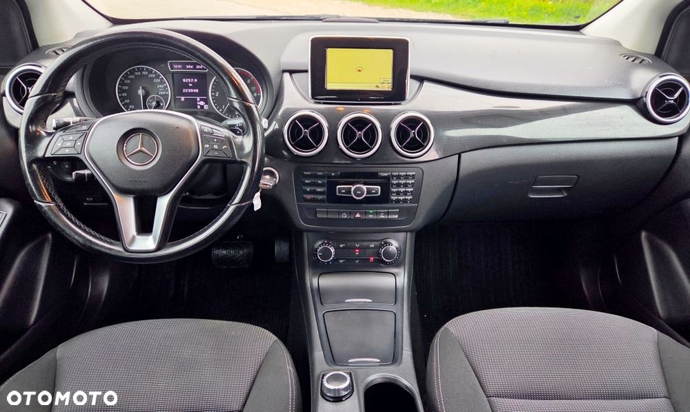 Mercedes-Benz Klasa B 180 CDI (BlueEFFICIENCY) 7G-DCT - 32