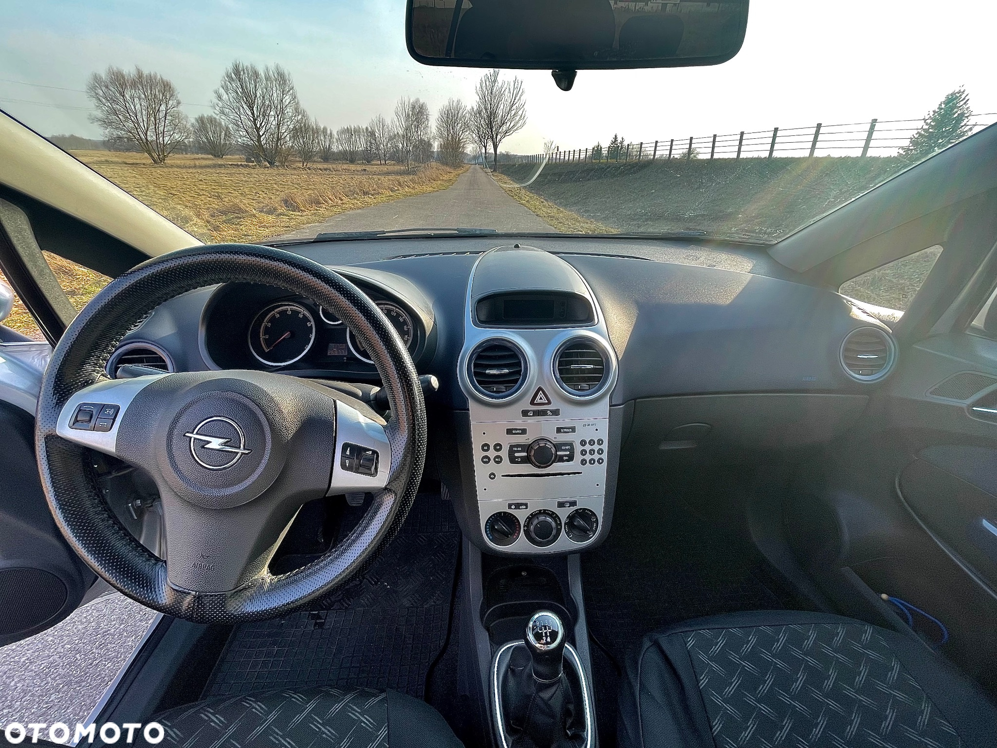 Opel Corsa 1.4 16V Cosmo - 9