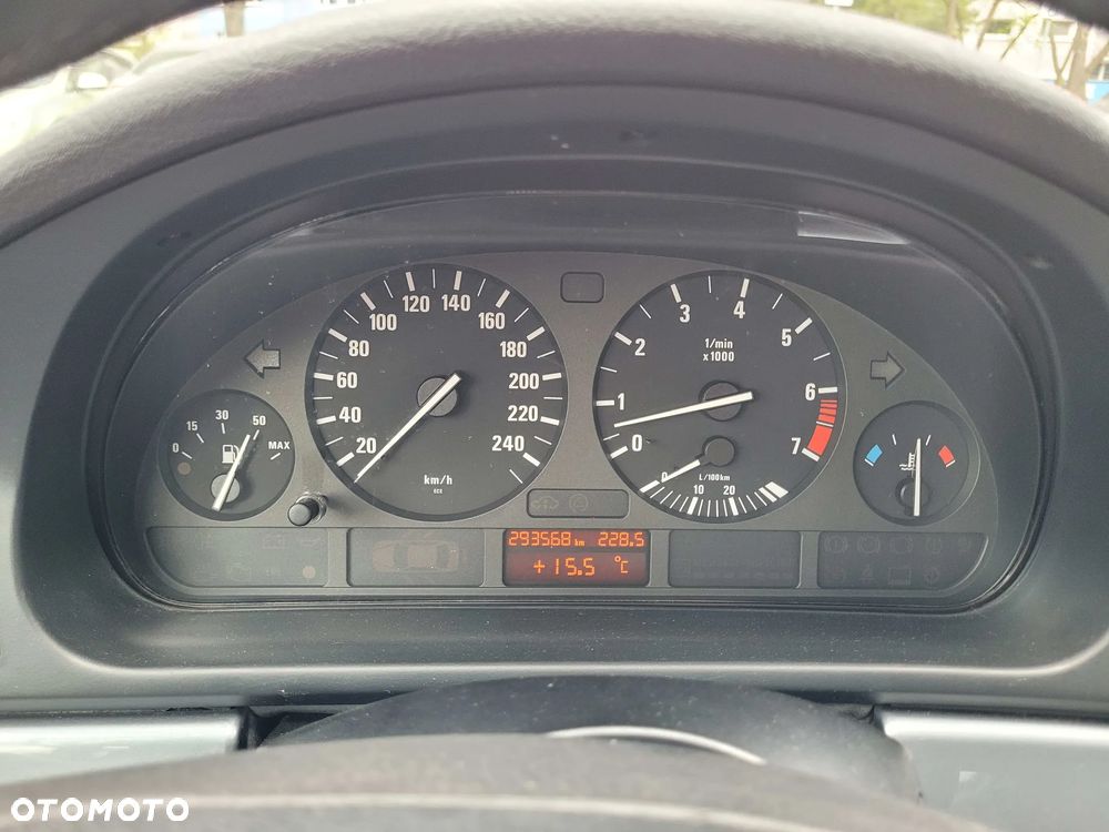 BMW Seria 5 520i - 22