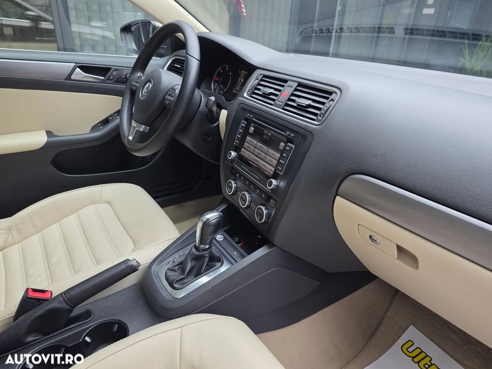 Volkswagen Jetta 2.0 TDI DSG Highline - 13