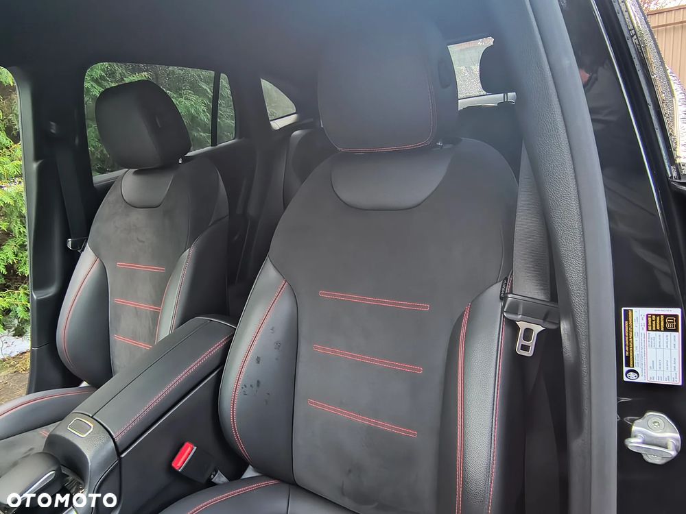 Mercedes-Benz GLA 250 8G-DCT AMG Line - 25