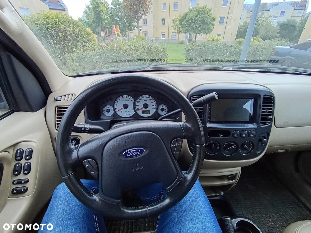 Ford Maverick 3.0 V6 Limited - 26