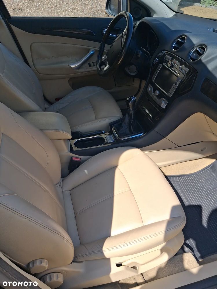 Ford Mondeo 2.0 Ghia - 13