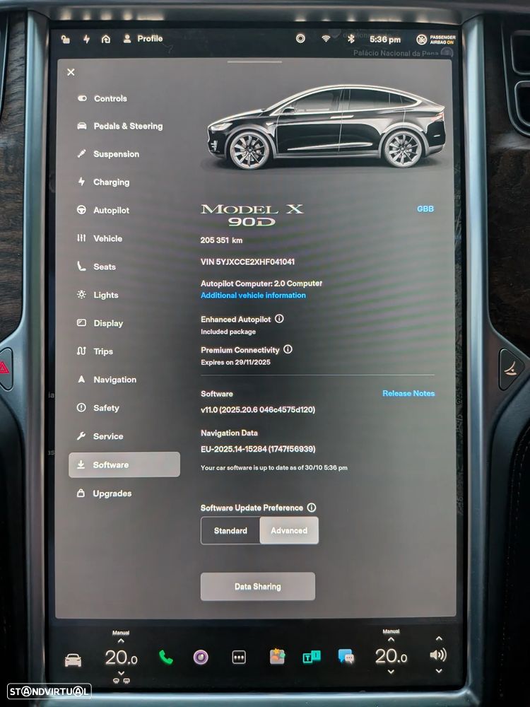 Tesla Model X 90D - 17