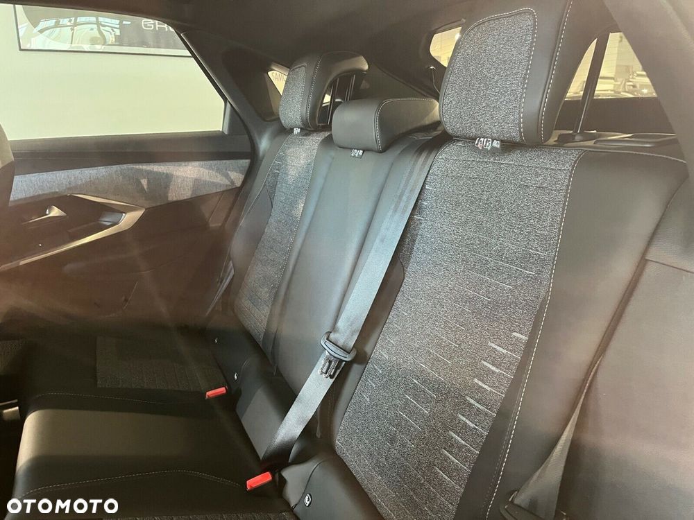 Peugeot 3008 1.2 PureTech mHEV Allure e-DCS6 - 8