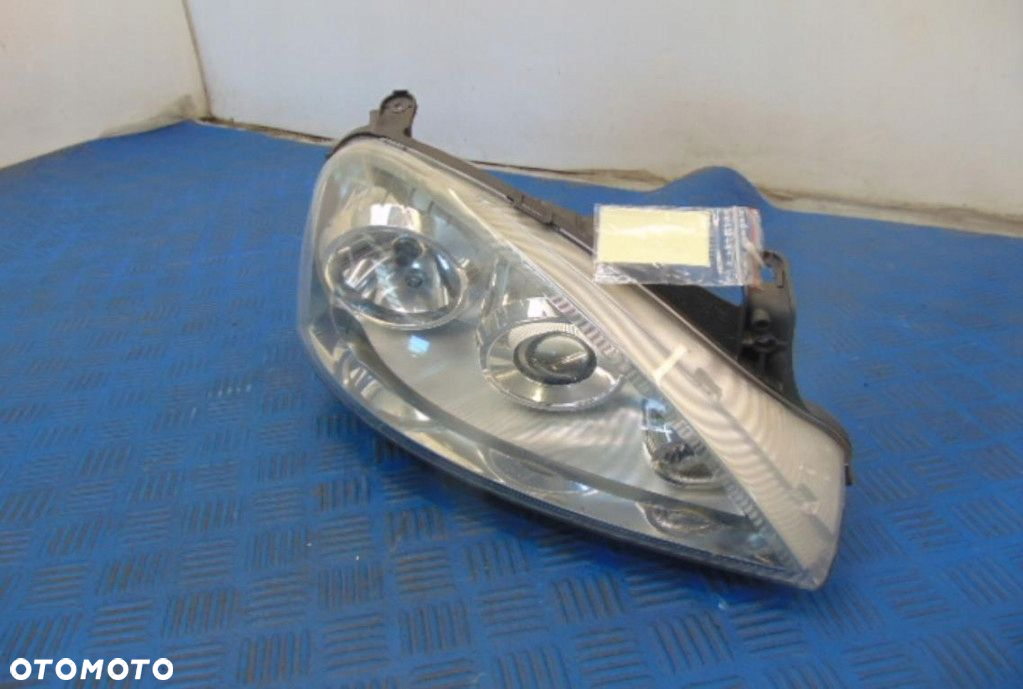 OPEL CORSA C REFLEKTOR PRAWY STAN WIDOCZNY NA ZDJĘCIU - 3