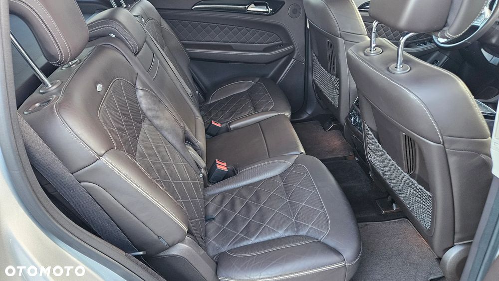 Mercedes-Benz GLS - 23