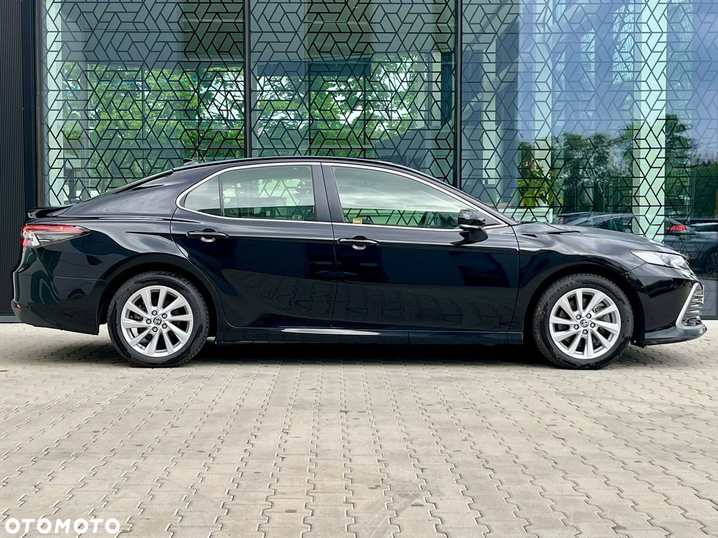 Toyota Camry - 4