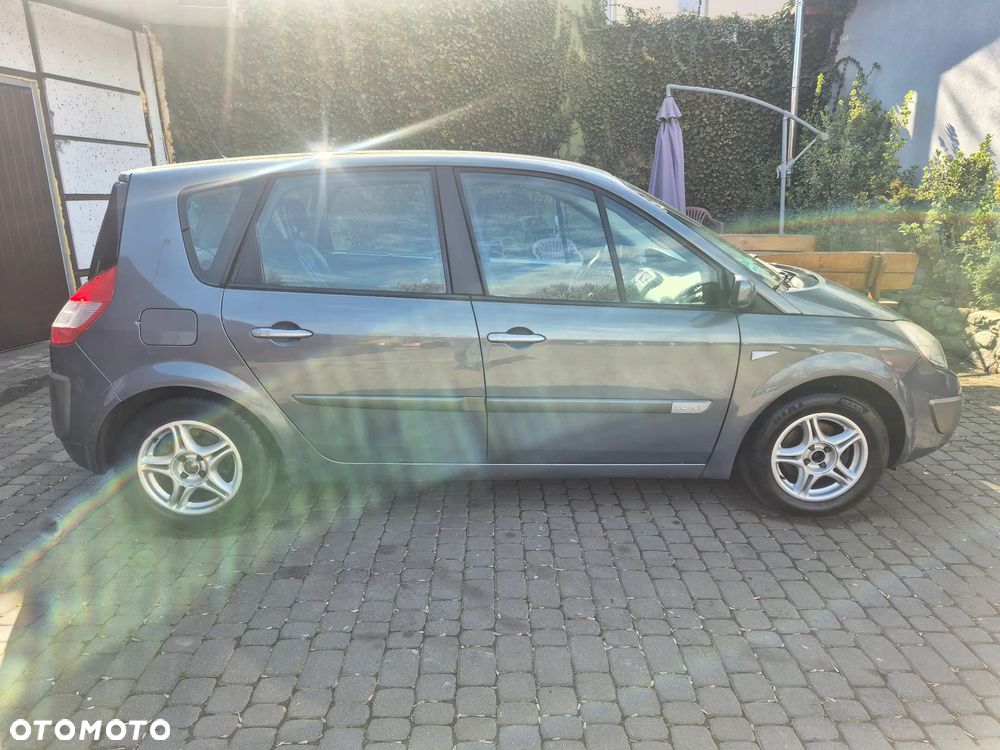 Renault Scenic 1.6 16V Confort Expression - 19