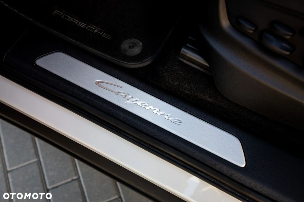 Porsche Cayenne - 23
