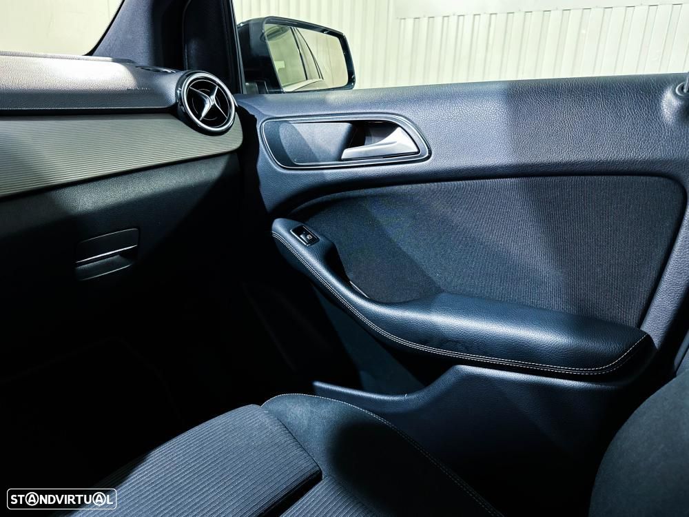Mercedes-Benz B 180 d Urban - 24
