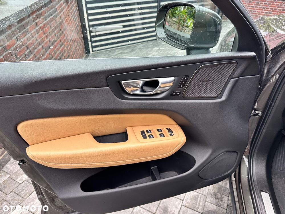 Volvo XC 60 T8 Twin Engine AWD Geartronic Momentum - 10