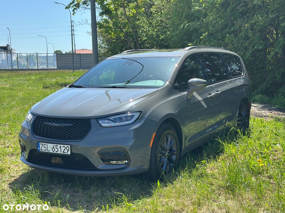 Chrysler Pacifica - 4