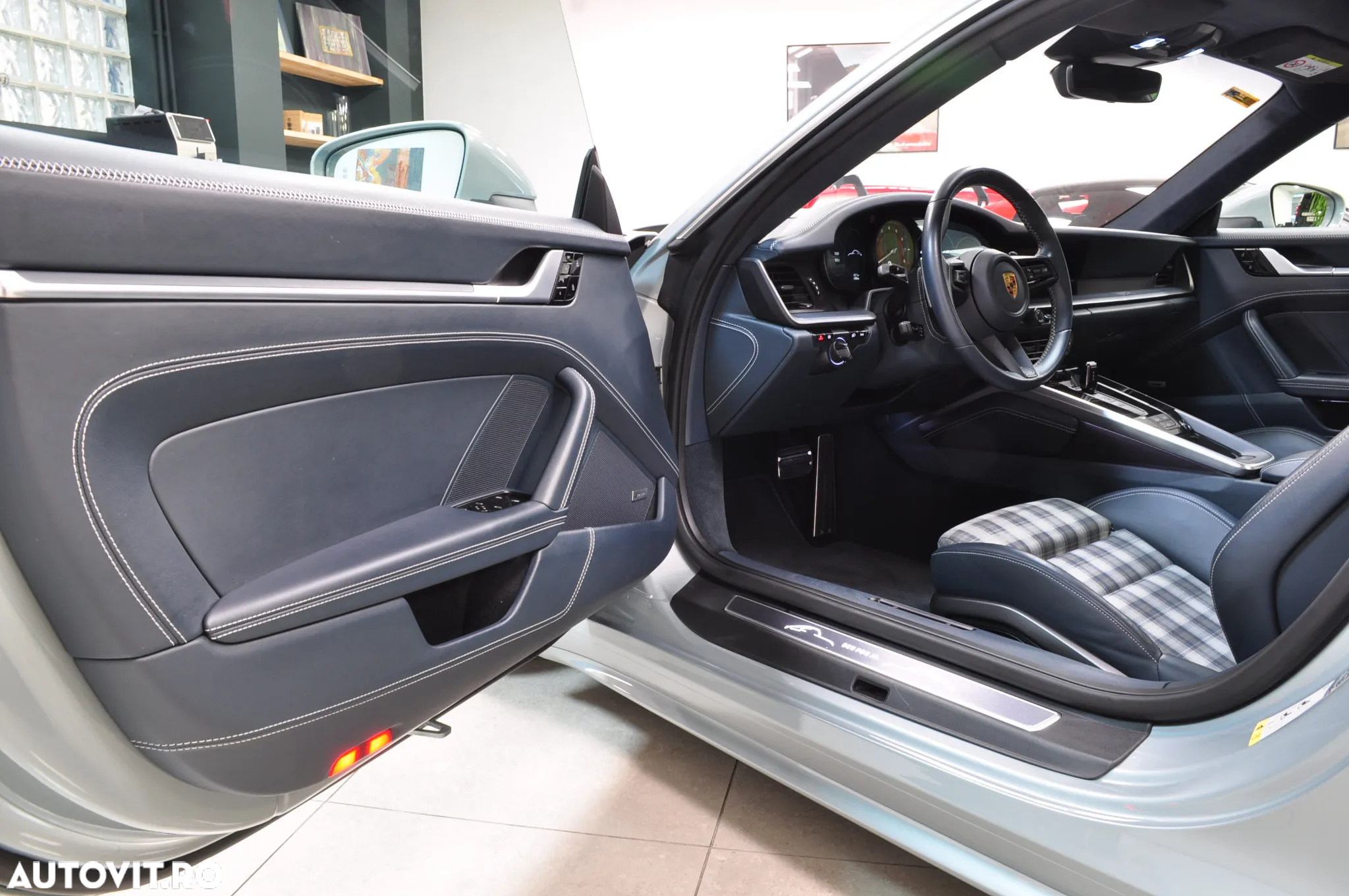 Porsche 911 Carrera 4S - 14