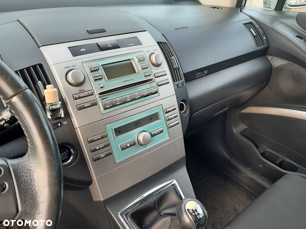 Toyota Corolla Verso 2.2 D-4D Gold 7os - 6