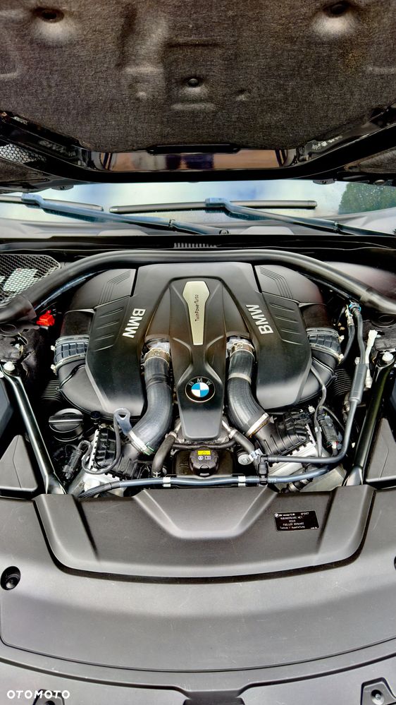BMW Seria 7 750i xDrive - 17
