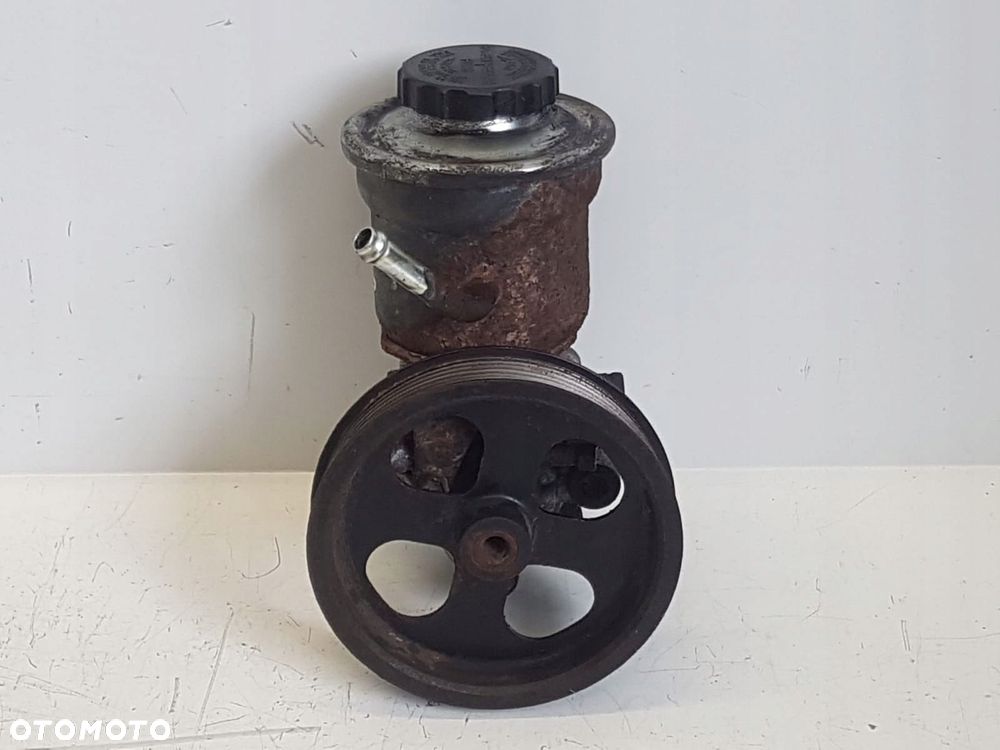 TOYOTA COROLLA VERSO 04- 2.2D POMPA WSPOMAGANIA - 1