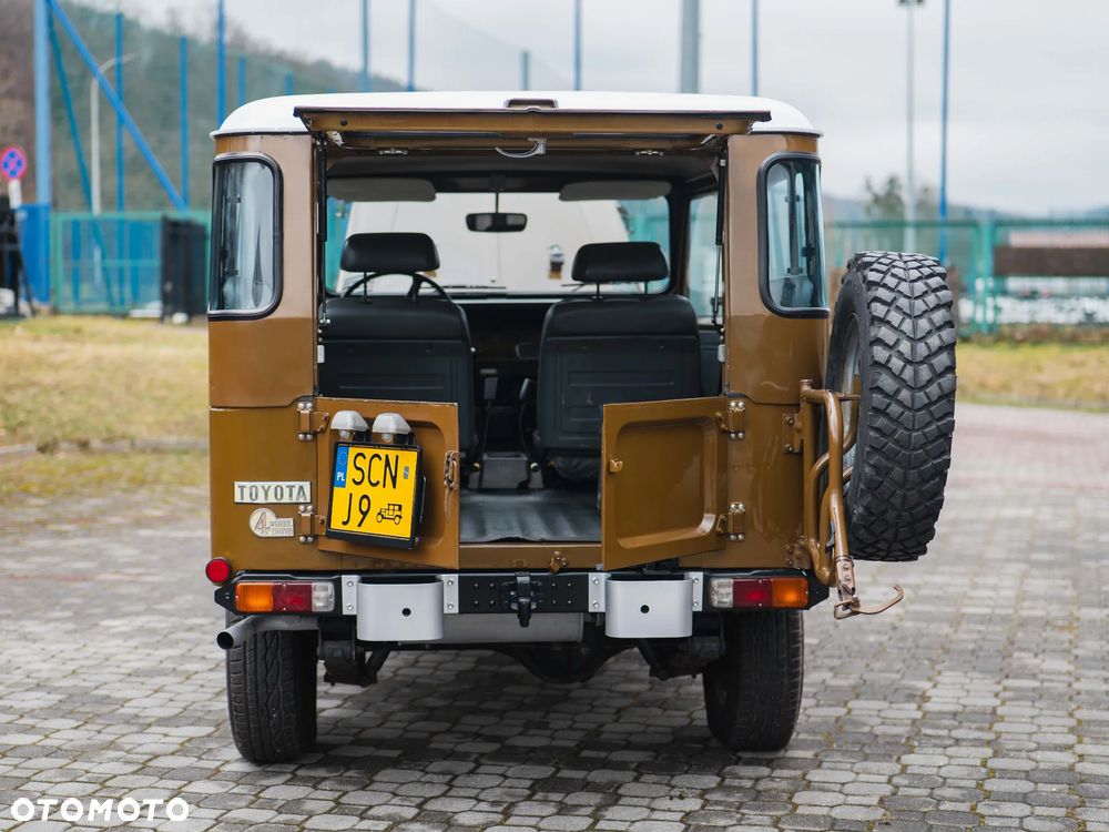 Toyota Land Cruiser - 12