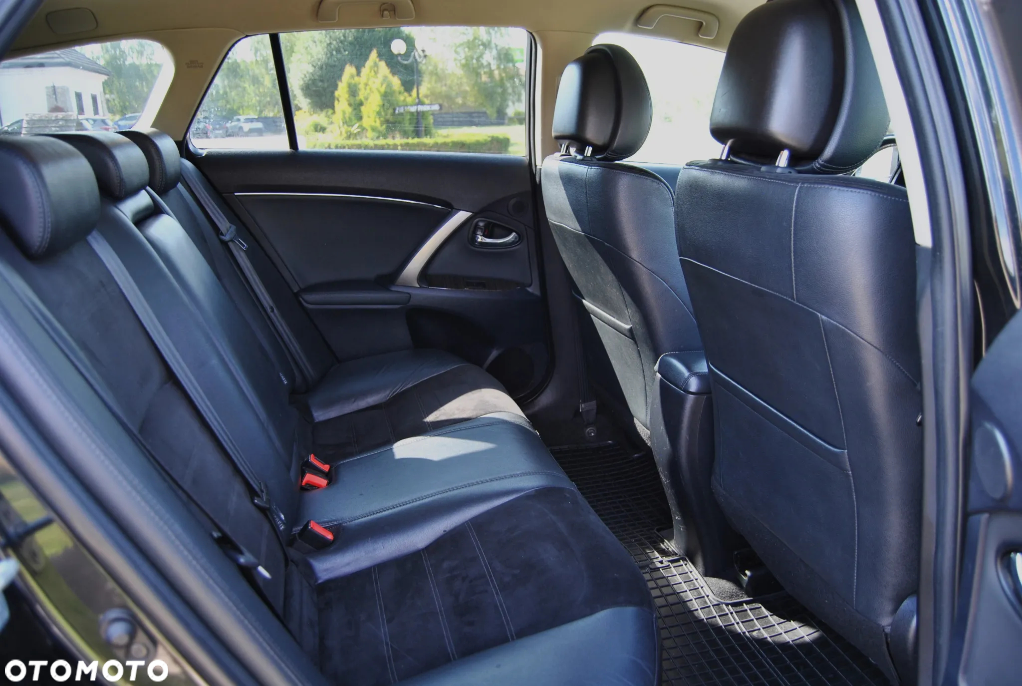 Toyota Avensis Combi 2.0 Multidrive S Executive - 8