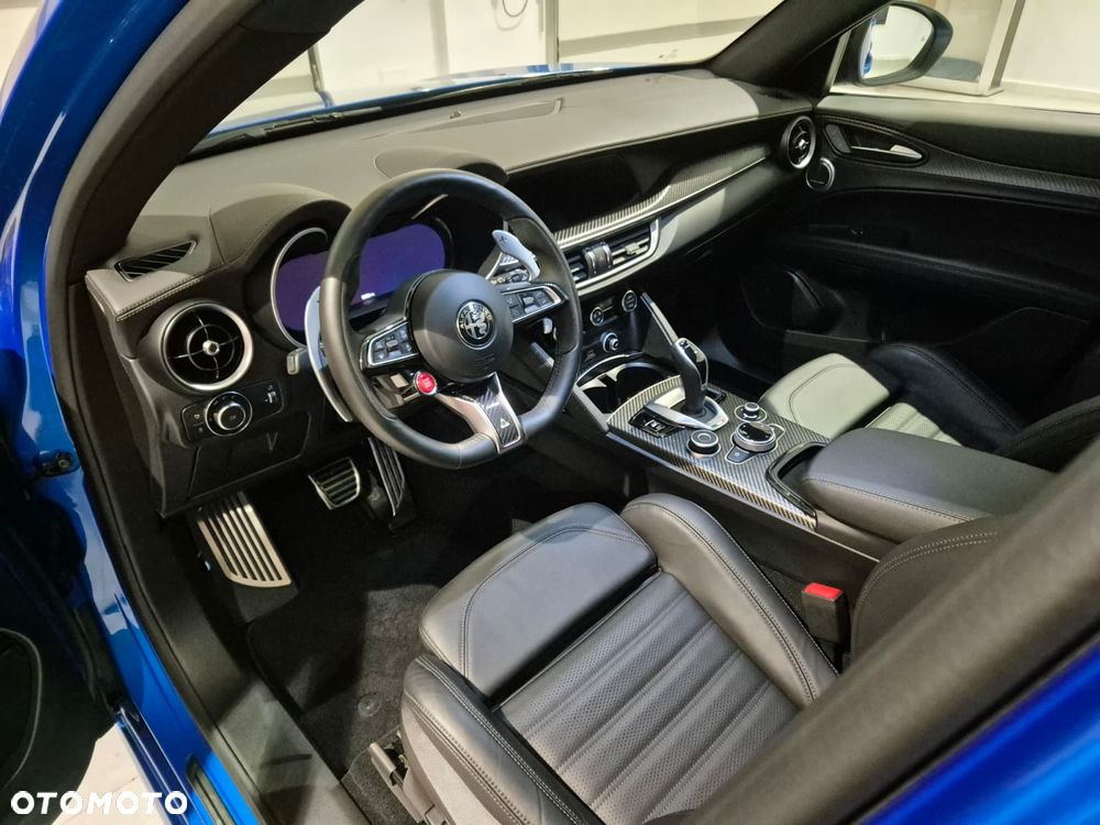 Alfa Romeo Stelvio - 11