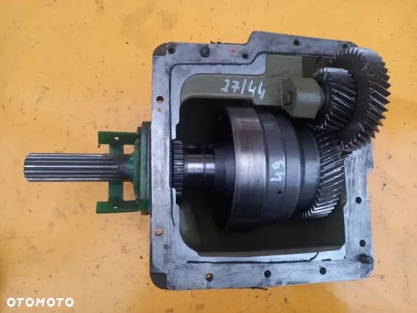 Przystawka przedniego napędu obudowa 49/44/27 John Deere 6620 - 1