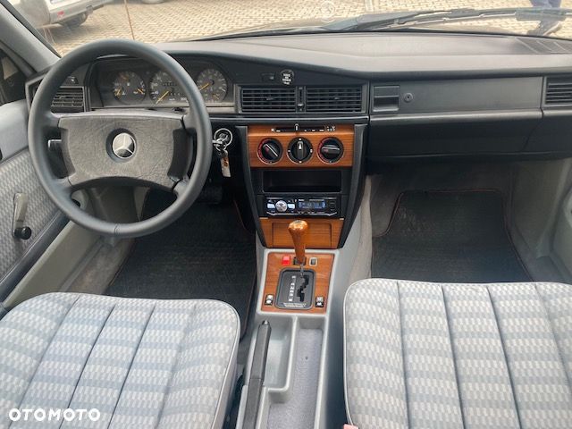 Mercedes-Benz W201 (190) - 21