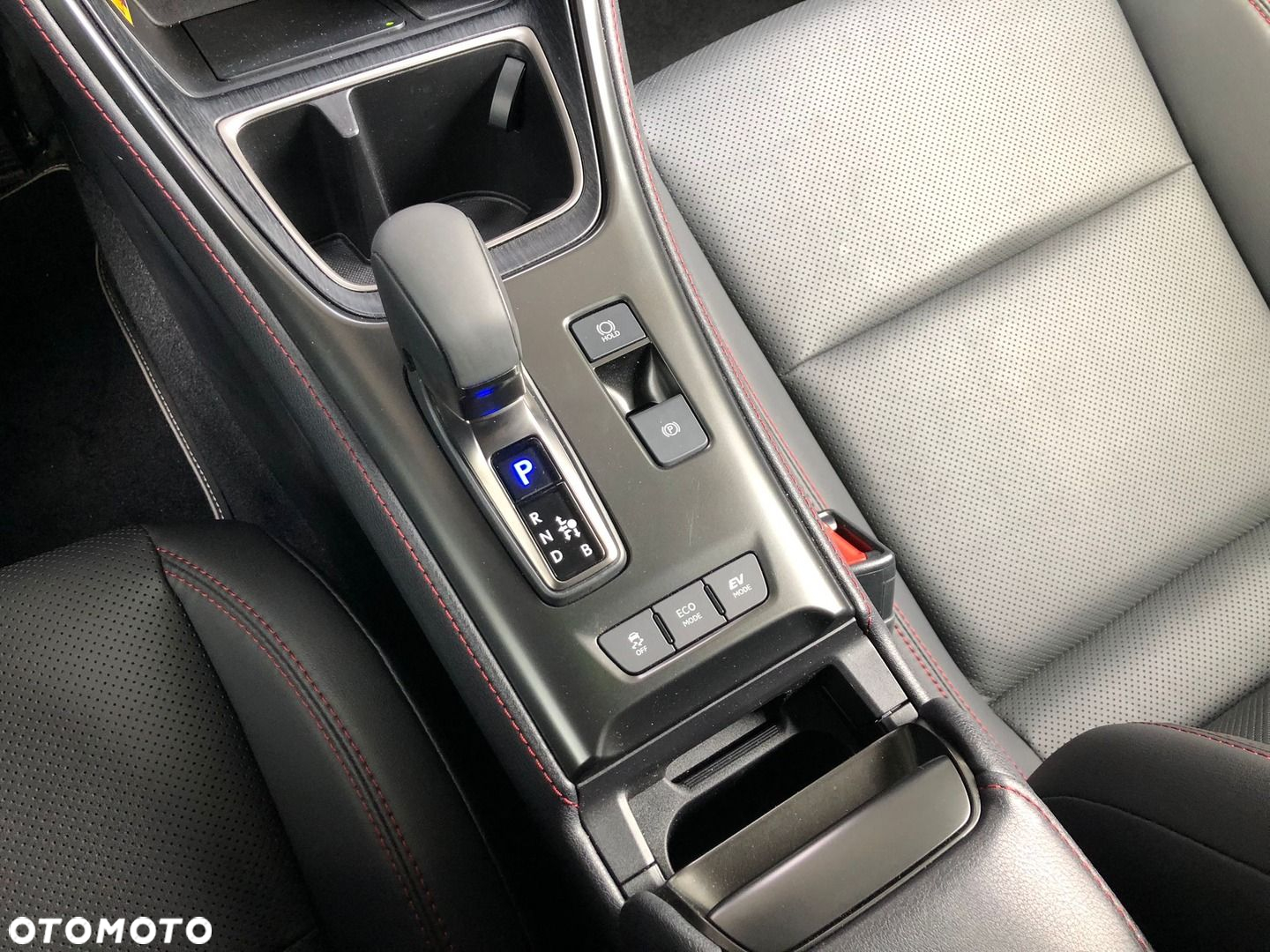 Lexus LBX 1.5 Hybrid Emotion - 26