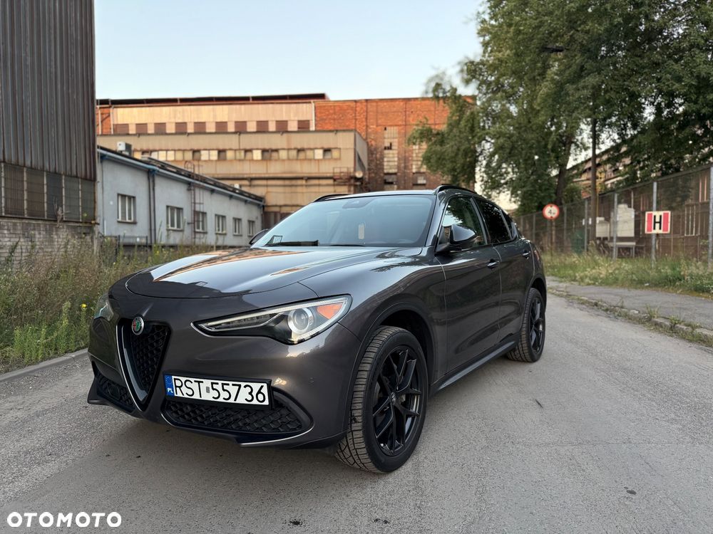 Alfa Romeo Stelvio - 1