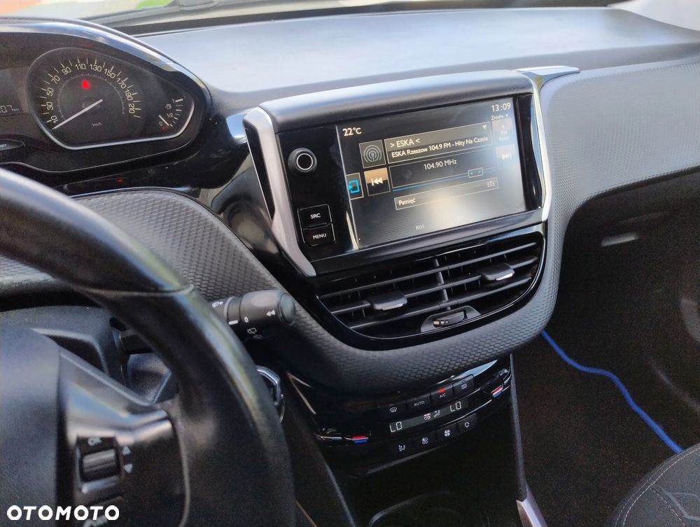 Peugeot 2008 1.2 Pure Tech Allure S&S - 15