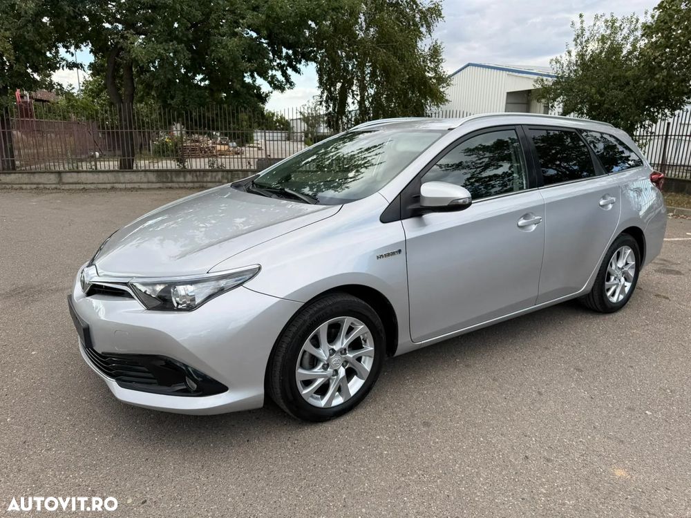 Toyota Auris 1.8 L VVT-i Hybrid Sol + - 1