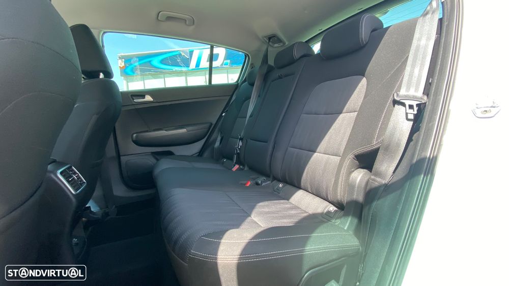 Kia Sportage 1.6 CRDI ISG Urban - 24