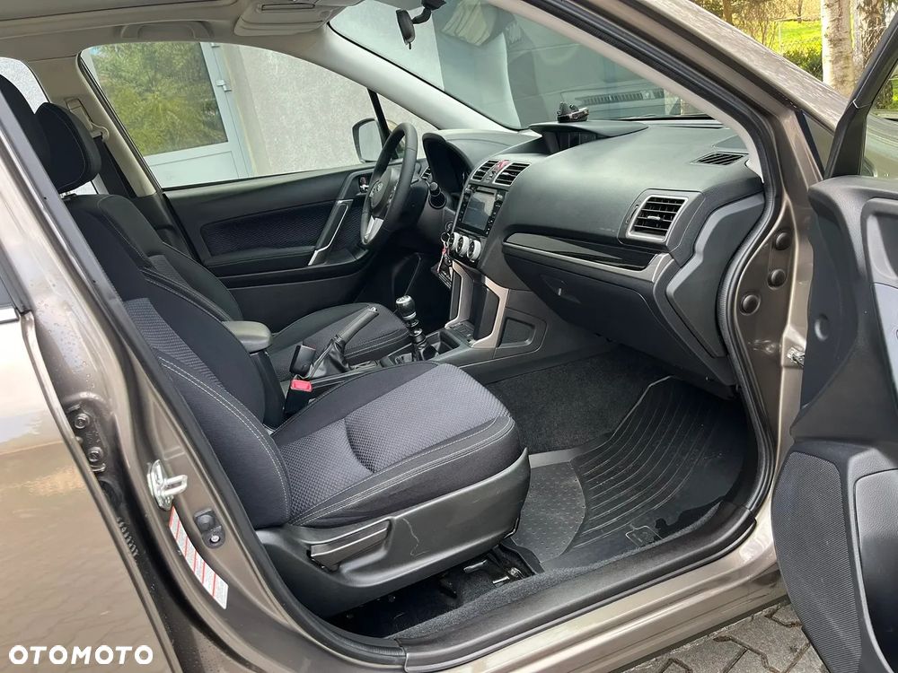 Subaru Forester 2.0 i Exclusive - 11