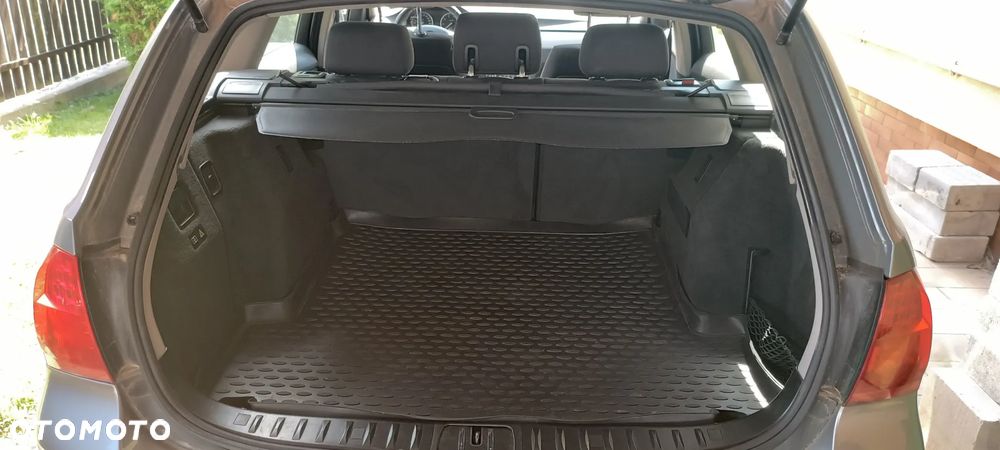 BMW Seria 3 318i - 9