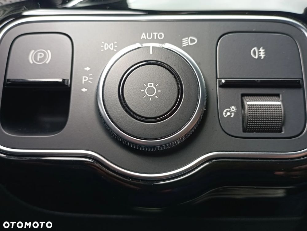 Mercedes-Benz Klasa A 200 7G-DCT - 21