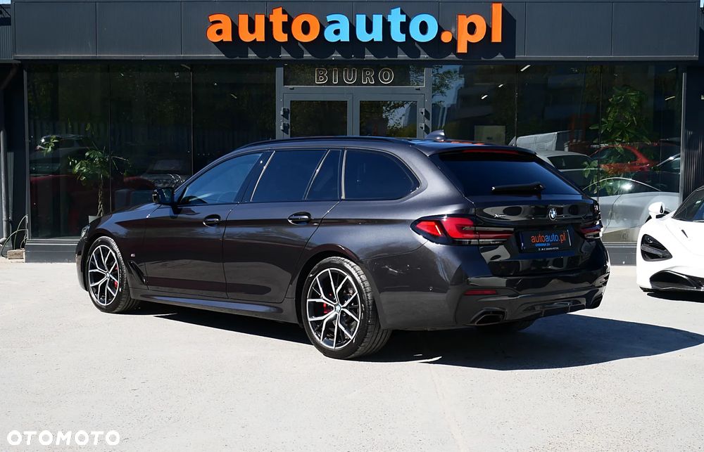 BMW Seria 5 540d xDrive mHEV M Sport sport - 29